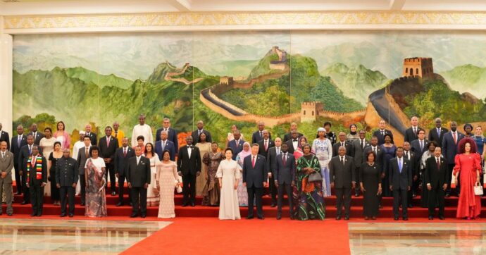 Pechino, al via il Summit Cina-Africa. Xi offre al continente l’ambizione di un “futuro condiviso” che cela i rischi neoimperialisti