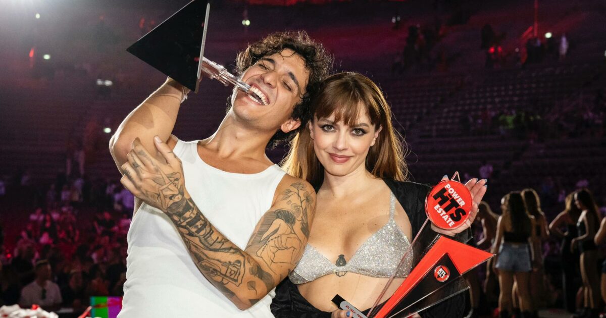 “Volevamo raccontare la voglia di tranquillità”: Annalisa e Tananai trionfano con “Storie Brevi” a RTL 102.5 Power Hits Estate 2024