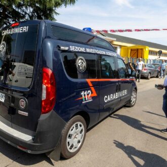 Copertina di Lo sparo, poi le coltellate: il capo ultrà uccide il rivale