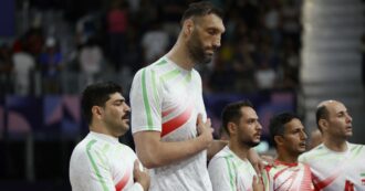 Copertina di Morteza Mehrzadselakjani, l’atleta iraniano di sitting volley che dorme sul pavimento del Villaggio olimpico