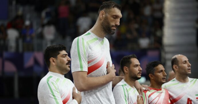 Morteza Mehrzadselakjani, l’atleta iraniano di sitting volley che dorme sul pavimento del Villaggio olimpico