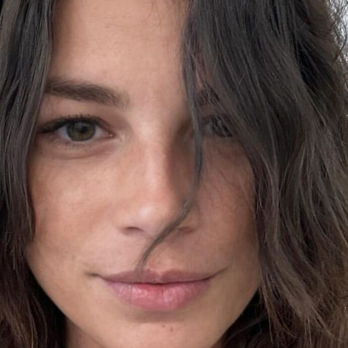 “Maschio, risolto, non narcisista patologico, non egoriferito, non presuntuoso. Quindi rimarrò zitella per sempre”: Emma e il suo uomo ideale