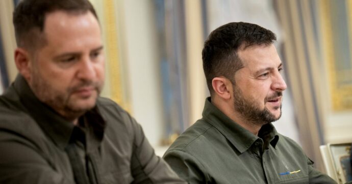 Chi è Yermak, il fedelissimo di Zelensky che ha dato le dimissioni. Un uomo per tutte le stagioni: da avvocato ordinario a figura più potente dell’Ucraina