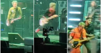 Copertina di Un drone vola sopra al palco durante il concerto, i Green Day scappano: “Potenziale pericolo per la nostra sicurezza”