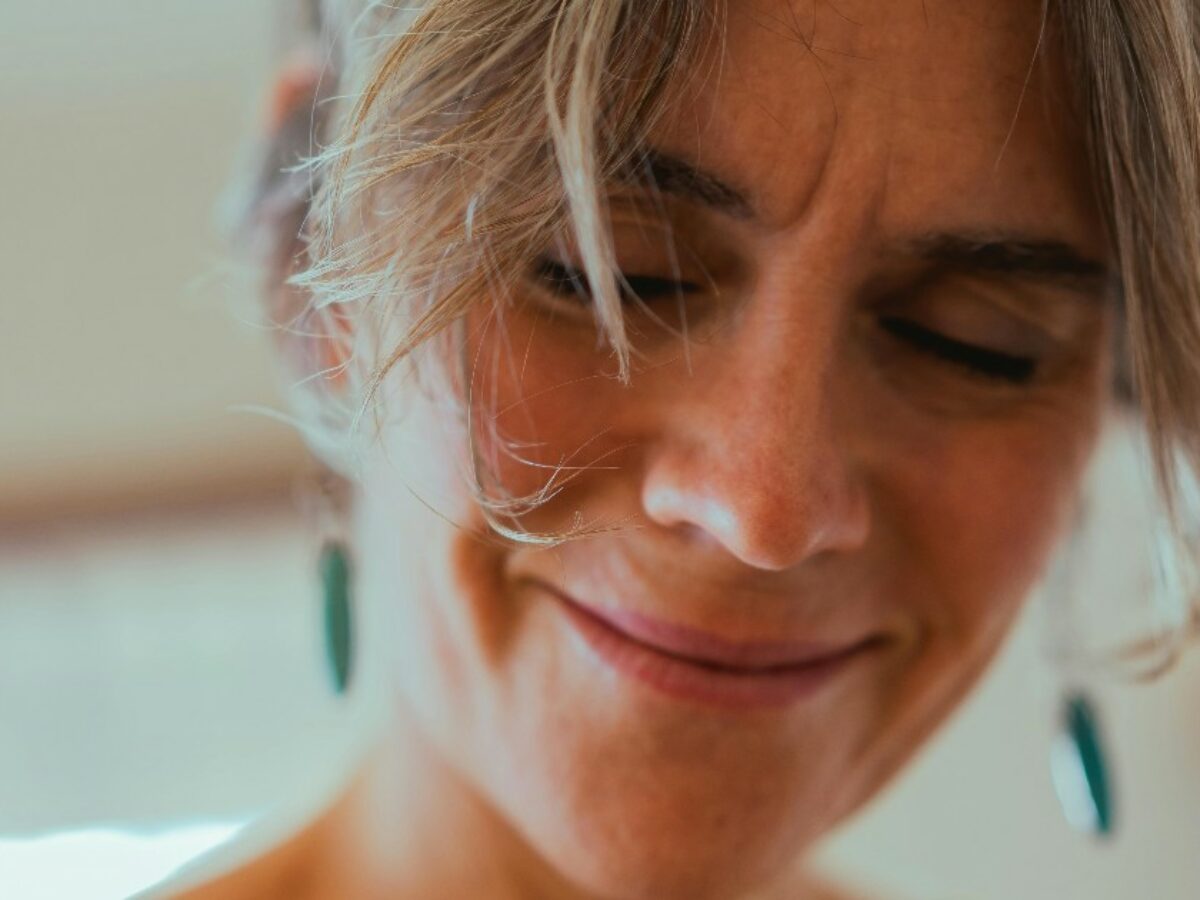 Una delusione d’amore può “influenzare la produttività al lavoro”: ecco cos’è il congedo di cinque giorni per cuori infranti