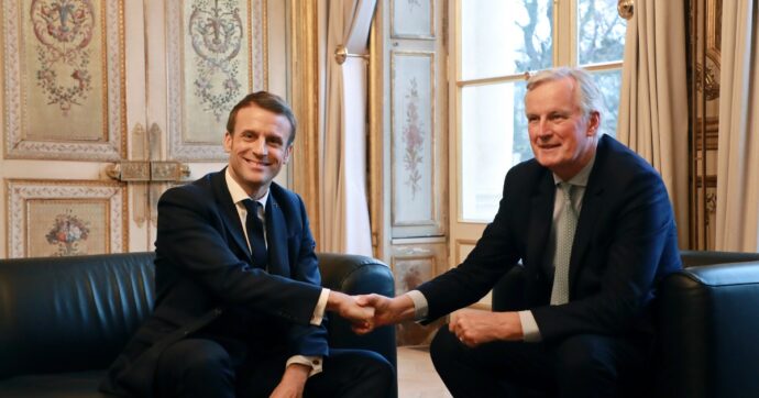 La Francia ha chiesto un cambiamento? Macron sceglie come premier il dinosauro (ex consigliere di Sarkozy) Michel Barnier