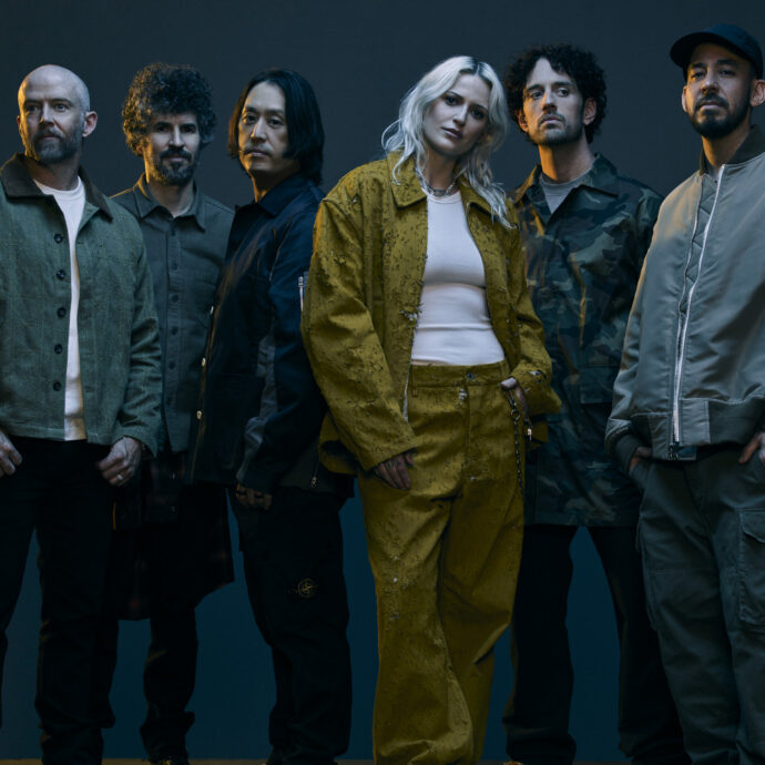 I Linkin Park tornano a 7 anni dalla morte di Chester Bennington con la nuova voce di Emily Armstrong: “Stiamo esplorando nuova energia”