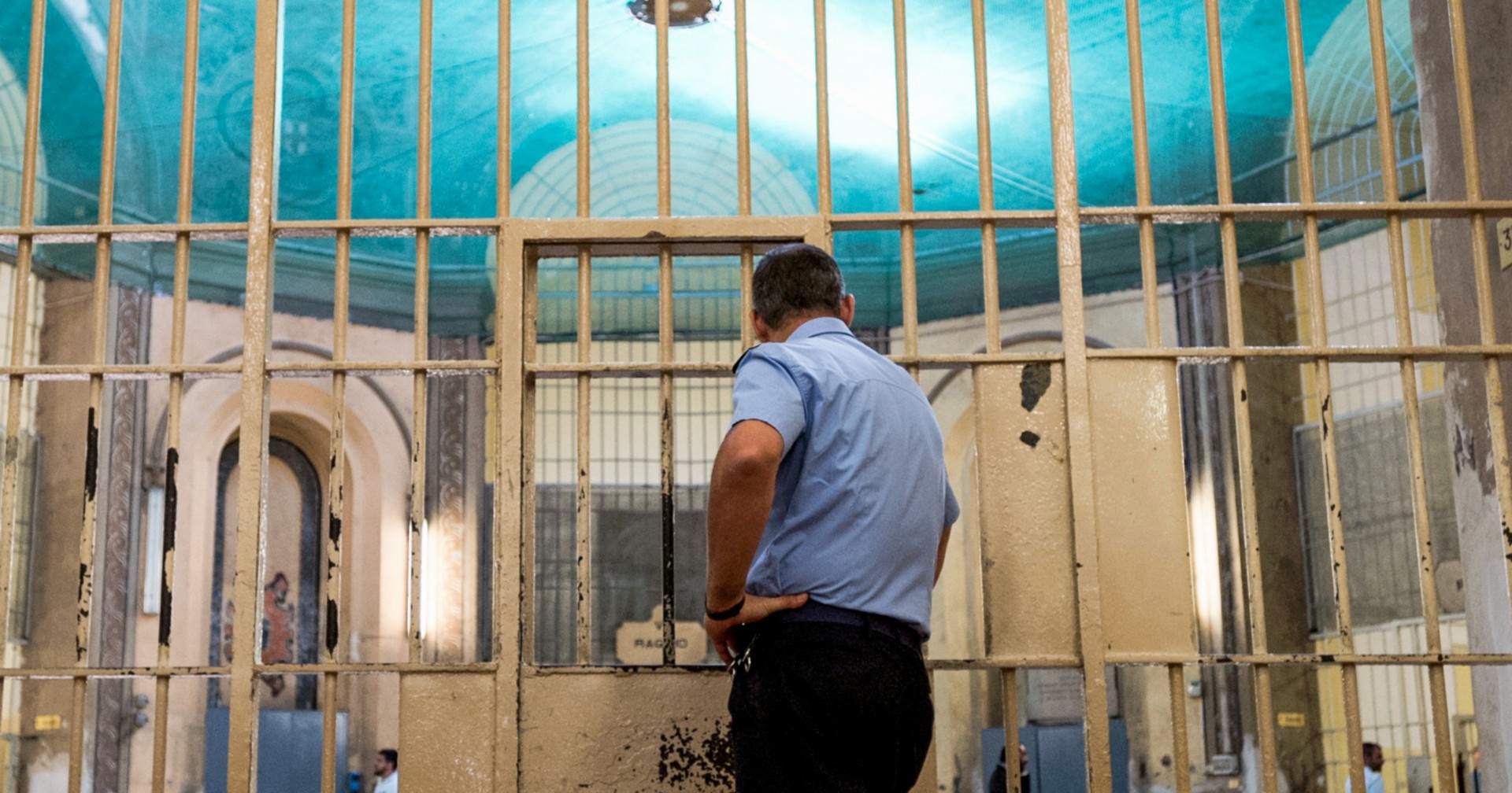 Uccise la fidanzata con 57 coltellate ma è troppo grasso per il carcere, Dimitri Fricano ai domiciliari Uccise la fidanzata con 57 coltellate ma è troppo grasso per il carcere, Dimitri Fricano ai domiciliari