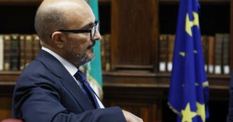 Copertina di L’intervista a Sangiuliano sfascia palinsesto e linguaggi tv: tono e prossemica, le cose che non tornano