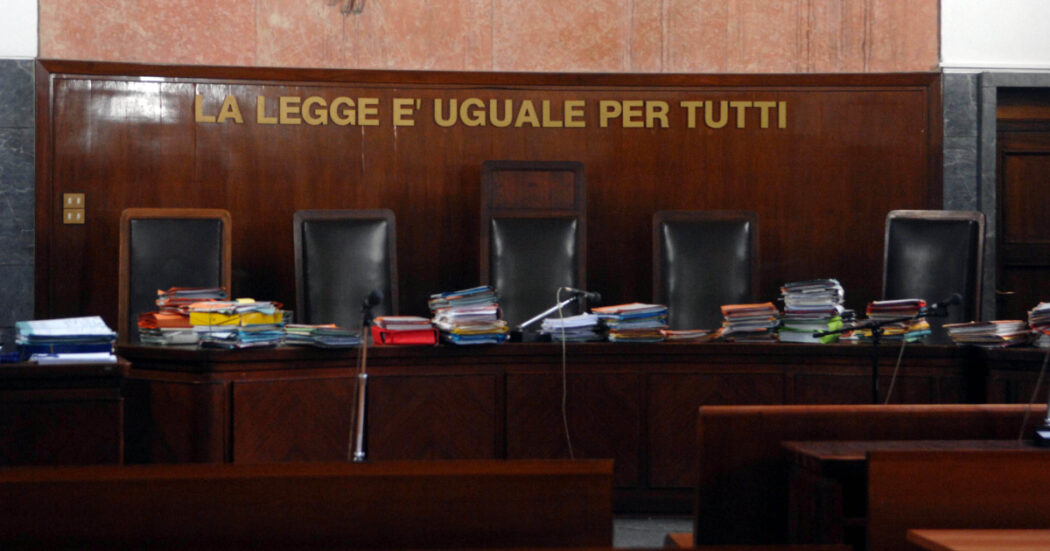 https://st.ilfattoquotidiano.it/wp-content/uploads/2024/09/06/tribunale-fascicoli-1050x551.jpg