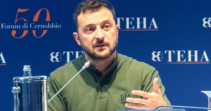 Zelensky a Cernobbio: “Portiamo la guerra in Russia affinché Putin senta pressione”. Poi “scherza” su un possibile attacco al Cremlino