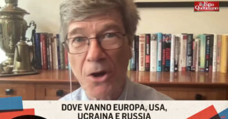 Copertina di Jeffrey Sachs alla festa del Fatto: “Gli Usa vogliono la Nato sui confini russi, per questo la guerra va ancora avanti. Sono ipocriti”