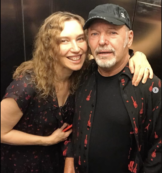 Copertina di “Laura mi è arrivata come una pietra in fronte. Poi l’ho presa e l’ho portata via”: la commovente dedica di Vasco alla sua compagna di vita