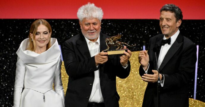 Copertina di A Venezia il Leone d’Oro ruggisce per  Almodóvar