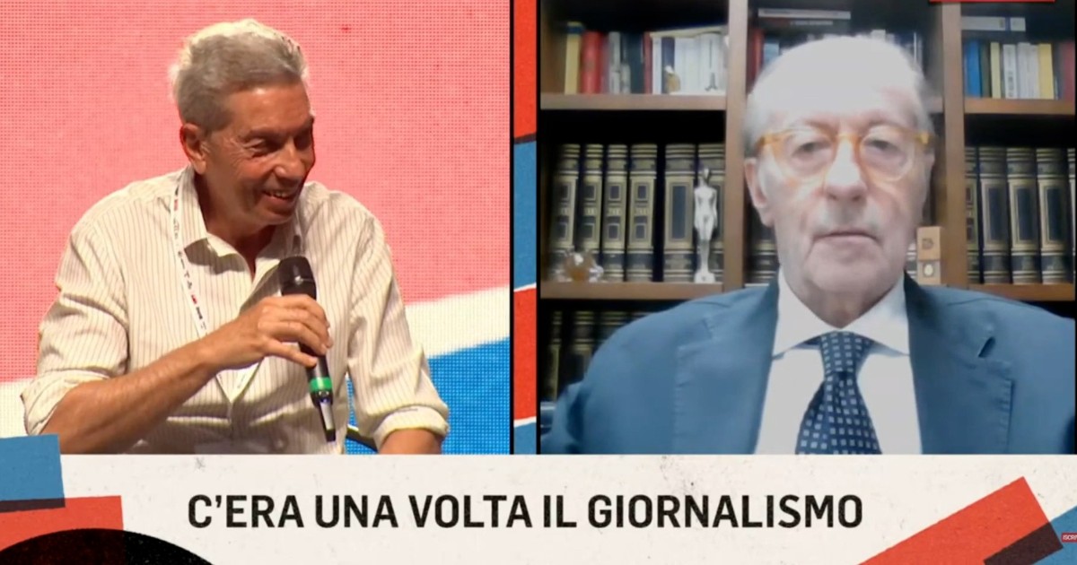 Il siparietto di Vittorio Feltri alla festa del Fatto: “Berlusconi mi promise una liquidazione milionaria. Sono andato a prendermela con la carriola”