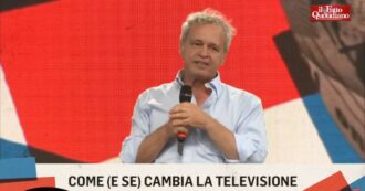 Copertina di Enrico Mentana alla Festa del Fatto: “Intervista di Sangiuliano al Tg1? Un fallo in mondovisione, non ha portato bene. Non è il Papa”