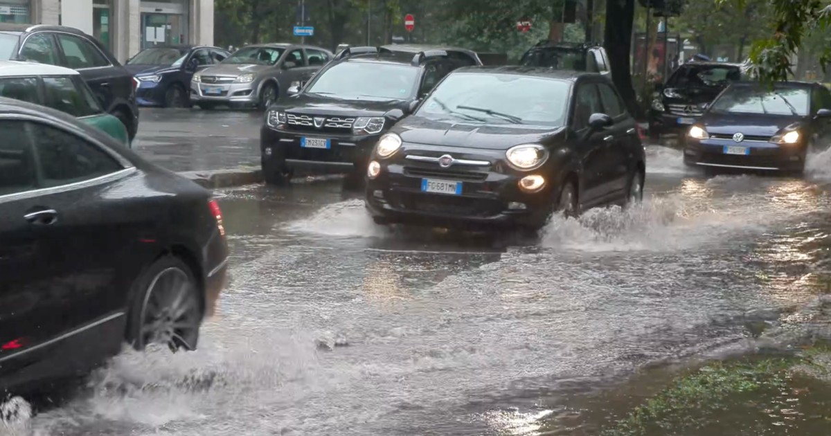 Maltempo, allagamenti in zona viale Certosa a Milano. Pioggia intensa anche in Veneto e in Toscana (video)