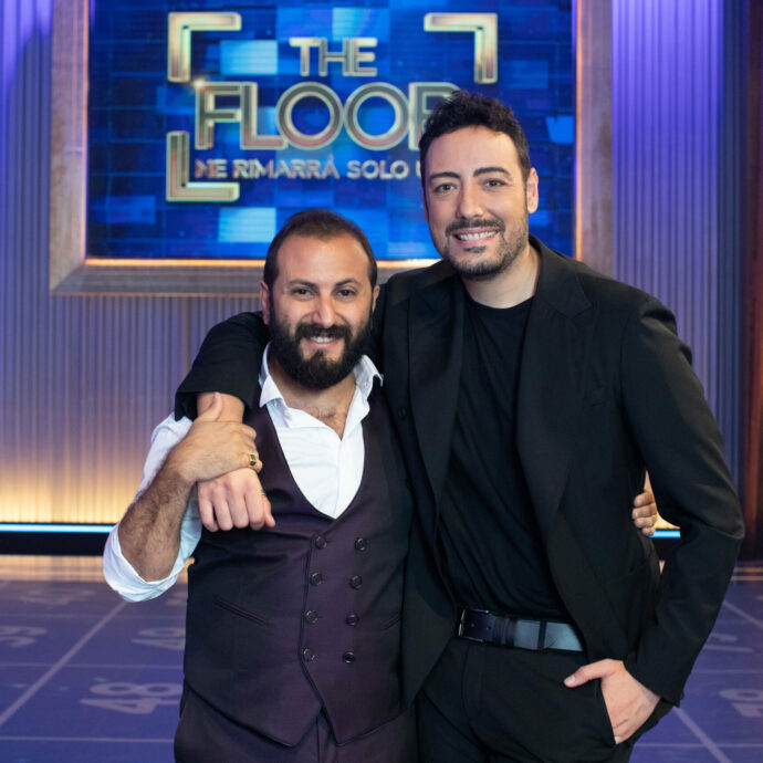 Ciro Priello e Fabio Balsamo riaccendono i 100 concorrenti di “The Floor – Ne rimarrà uno solo”: chi vincerà il montepremi finale di 100mila euro?