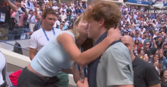 Sinner vince gli Us Open e dà il primo bacio in pubblico (timido) ad Anna Kalinskaja