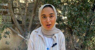 Copertina di Aya Ashour lascia Gaza, la 24enne palestinese collaboratrice del Fatto arriverà in Italia. L’annuncio di Montanari