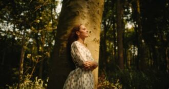 Copertina di “Il video di Kate Middleton? Con la regina Elisabetta c’era una recita, qui c’è solo puro amore”: parla il biografo reale Robert Jobson
