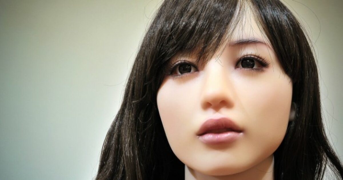 Chiude il noto produttore di sex dolls realistiche ma il mercato guarda verso l’Intelligenza Artificiale: “Connessione emotiva”