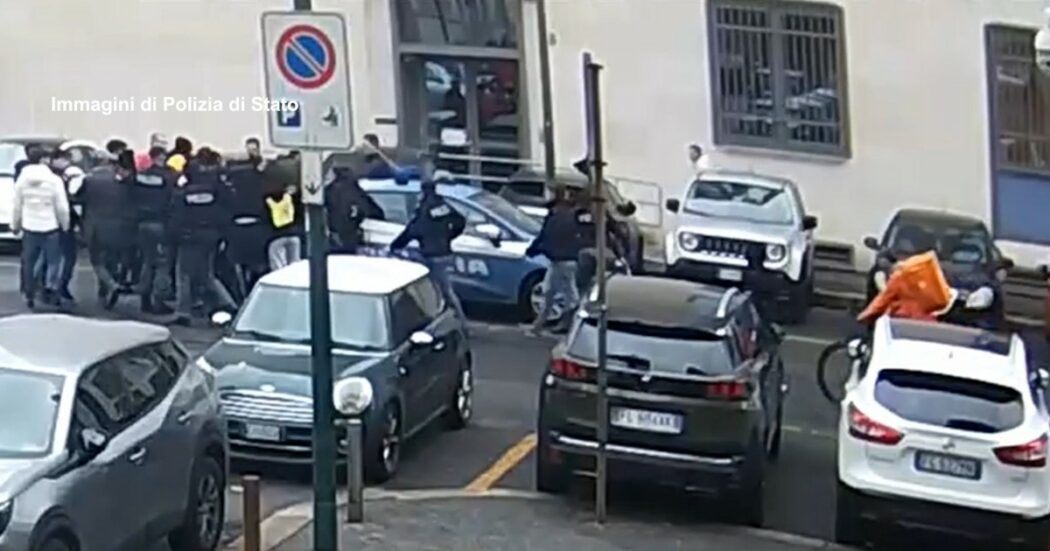 Assaltarono una volante della polizia a Torino: 12 misure cautelari nei confronti di militanti anarchici – Video