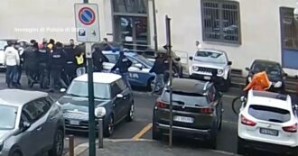 Copertina di Assaltarono una volante della polizia a Torino: 12 misure cautelari nei confronti di militanti anarchici – Video