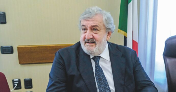 Puglia, Emiliano e l’appalto dato ai fratelli: “Io all’oscuro di tutto, faremo chiarezza”