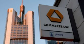 Copertina di UniCredit vuole Commerz così si sfila dal dossier Mps