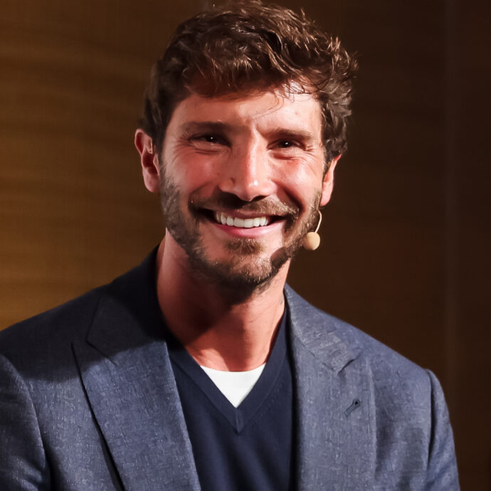 Stefano De Martino non condurrà la serata evento di RaiUno del 23 dicembre perché (semplicemente) non era previsto: al timone Antonella Clerici