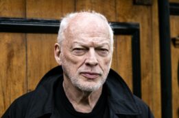 Copertina di David Gilmour: “Sarebbe il mio sogno vendere il catalogo dei Pink Floyd. Non per soldi, ma per liberarmi dal peso delle discussioni e dei litigi su cosa farne”