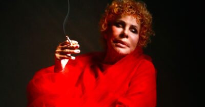 Copertina di Ornella Vanoni: "Il mio funerale? Farà un figurone con un bel vestito largo e mi farò truccare dalla mia truccatrice"