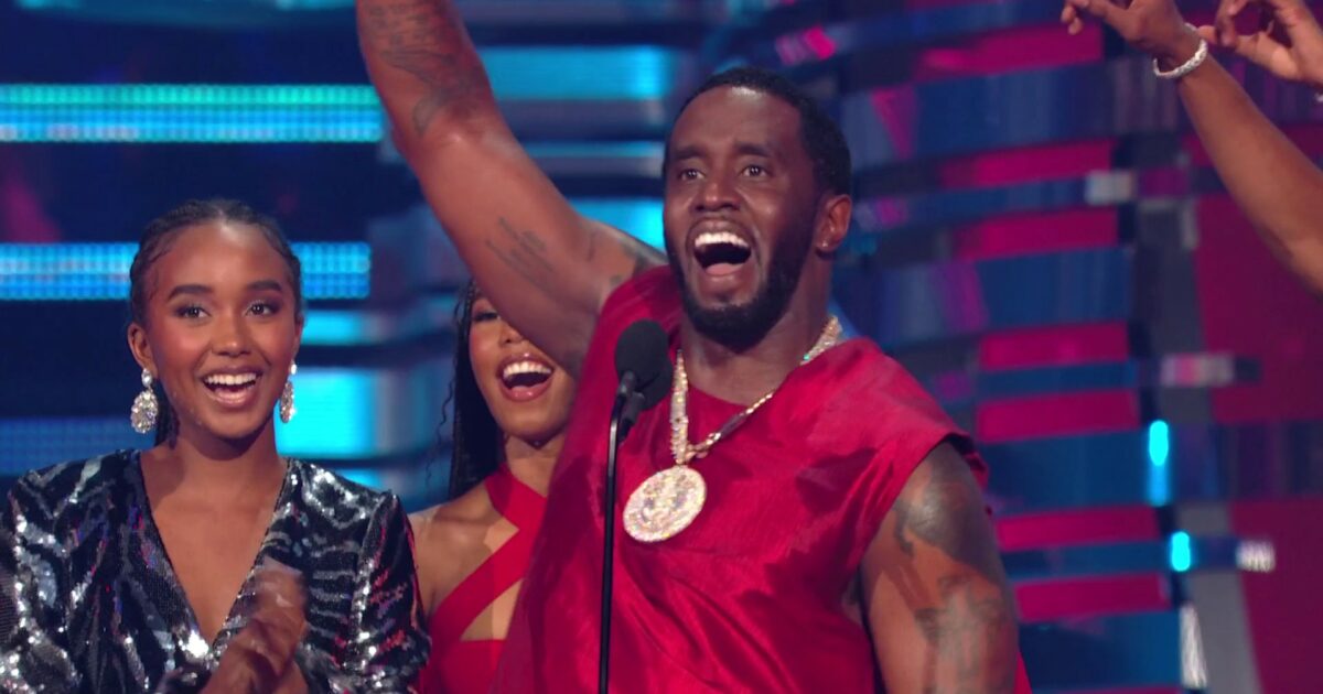 “Gioca a basket coi compagni di cella, mangia pollo e fagioli”: la vita in carcere di Diddy