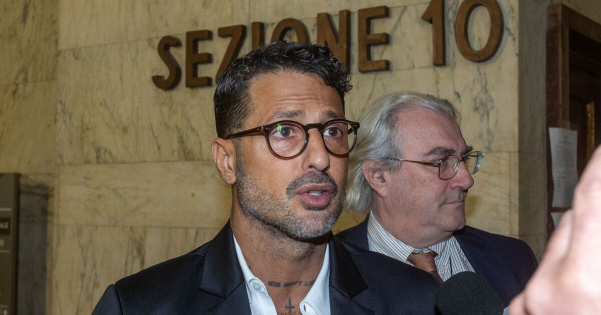 “Donne disposte a pagare 40 mila euro per fare sesso con me”: Fabrizio Corona scatenato durante l’udienza in tribunale