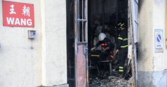 Copertina di Incendio in un negozio a Milano, morti tre giovani cinesi. Non è esclusa l’ipotesi dolosa. “Il titolare era stato minacciato”