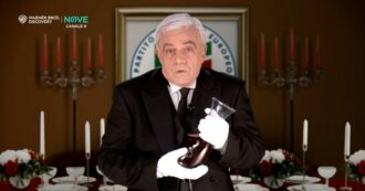 Copertina di Crozza-Tajani presenta il “nuovo menù” di Forza Italia: “Coi figli è cambiato…Da gnocca con Putin allo Ius Scholae. Se magnava meglio prima”