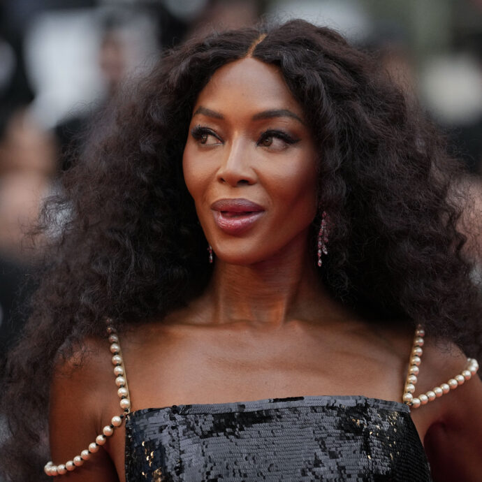 “Non sono stata ingaggiata solo per il colore della mia pelle. Essere una modella nera non è sempre stato facile. È stata dura”: lo sfogo di Naomi Campbell