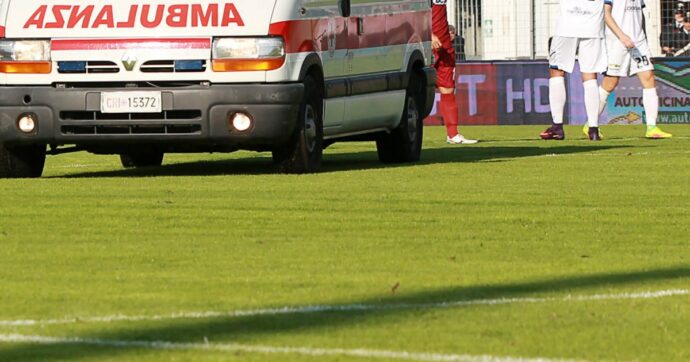 Sassari, bambino di 10 anni muore schiacciato dalla porta in un campo da calcio