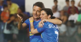 Copertina di Renzi e guerra: Elly e Pd scendono, il M5S risale