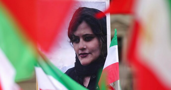 Gli iraniani in piazza: “Dov’è  la sinistra?”