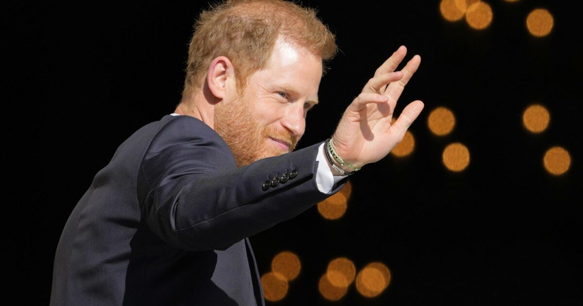 “Auguri al Duca di Sussex per un felicissimo 40esimo compleanno”: a sorpresa la Famiglia Reale tende la mano a Harry. Prove tecniche di disgelo?