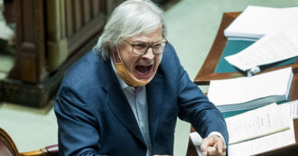 Copertina di Vittorio Sgarbi sbotta: “Basta illazioni calunniose sulla mia salute, le nozze abbiamo deciso io e Sabrina di rinviarle. Mia figlia Evelina nel mio testamento? Mi tocco le parti basse”