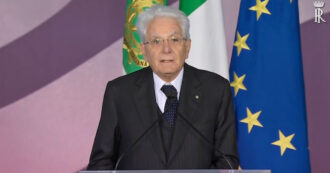 Copertina di Mattarella ai giovani: “Lo smartphone è utile ma non rappresenta la vita, che è molto più ricca ed emozionante”