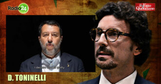 Copertina di Open Arms, Toninelli: “Da Salvini propaganda e menzogne, una presa in giro apocalittica. In una democrazia seria gli si riderebbe in faccia”