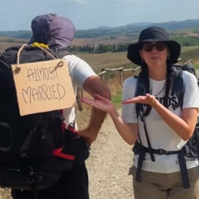 “Abbiamo camminato quasi 200 km per arrivare a sposarci. Con noi gli amici, immaginatevi la gioia”: il matrimonio dell’influencer Irene Colzi