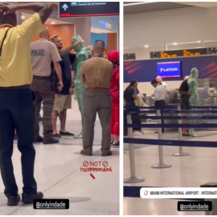 Si avvolge nella pellicola e va al banco del check-in chiedendo di essere imbarcato con i bagagli: “Costa meno del biglietto”