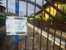 Copertina di Neonati seppelliti, i Ris di Parma tornano a scavare nel giardino della villetta di Traversetolo. “Richiesta d’arresto respinta dal gip”