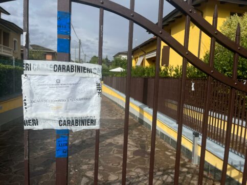 Neonati seppelliti, i Ris di Parma tornano a scavare nel giardino della villetta di Traversetolo. “Richiesta d’arresto respinta dal gip”