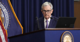 Copertina di Federal Reserve, primo taglio in 4 anni. Tassi giù di 0,5 punti nell’ultima riunione prima delle elezioni